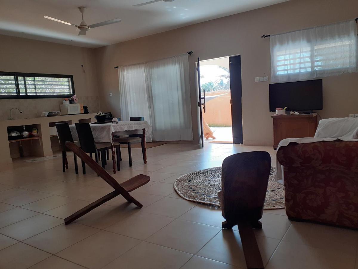 Pombo Kunda Villa Sanyang ภายนอก รูปภาพ