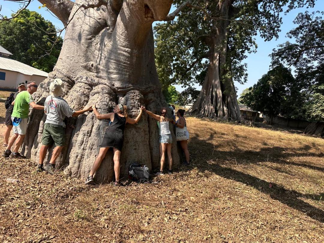 Pombo Kunda Villa Sanyang ภายนอก รูปภาพ
